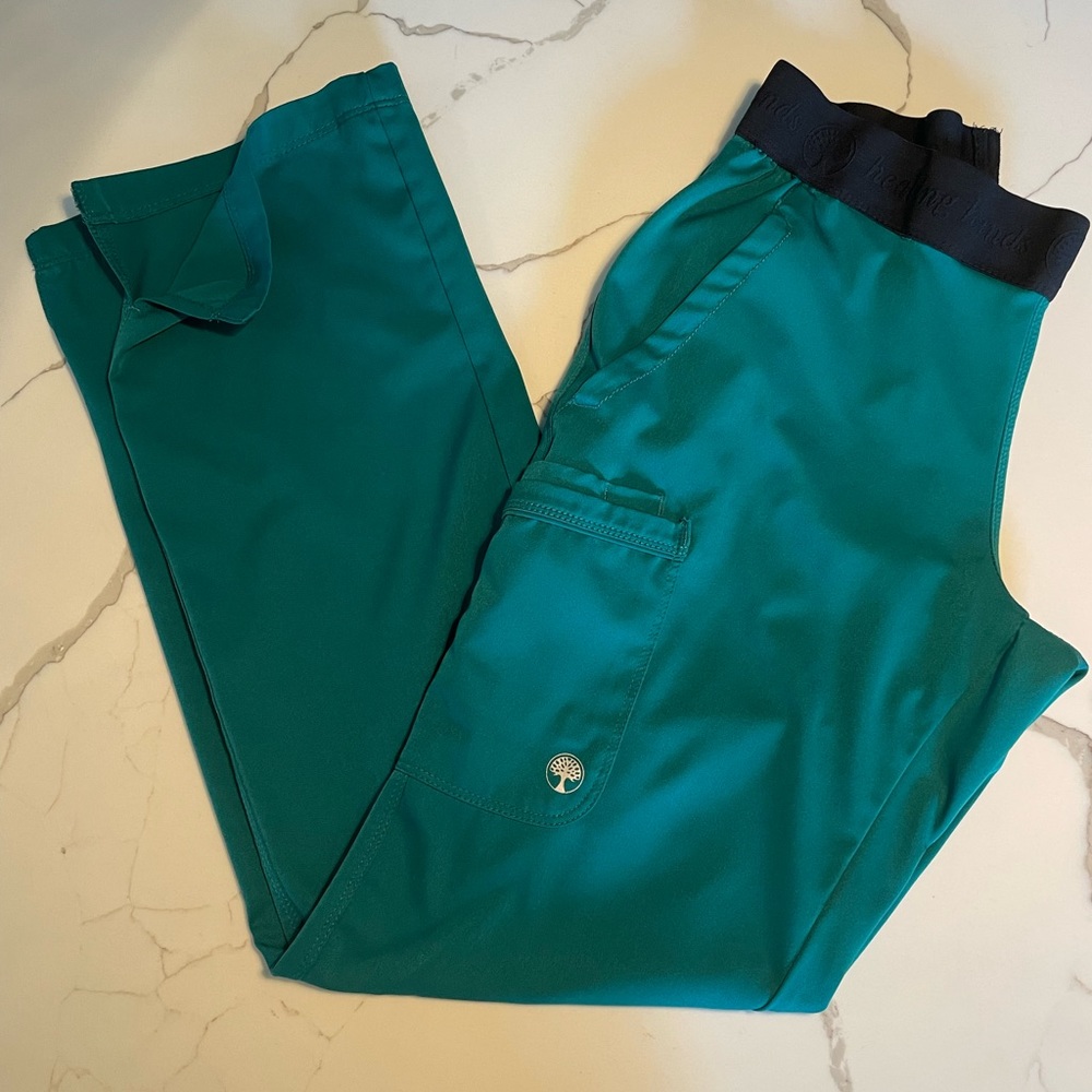 Healing Hands Scrub Set! Pants Small and Top X Small. Hunter Green.